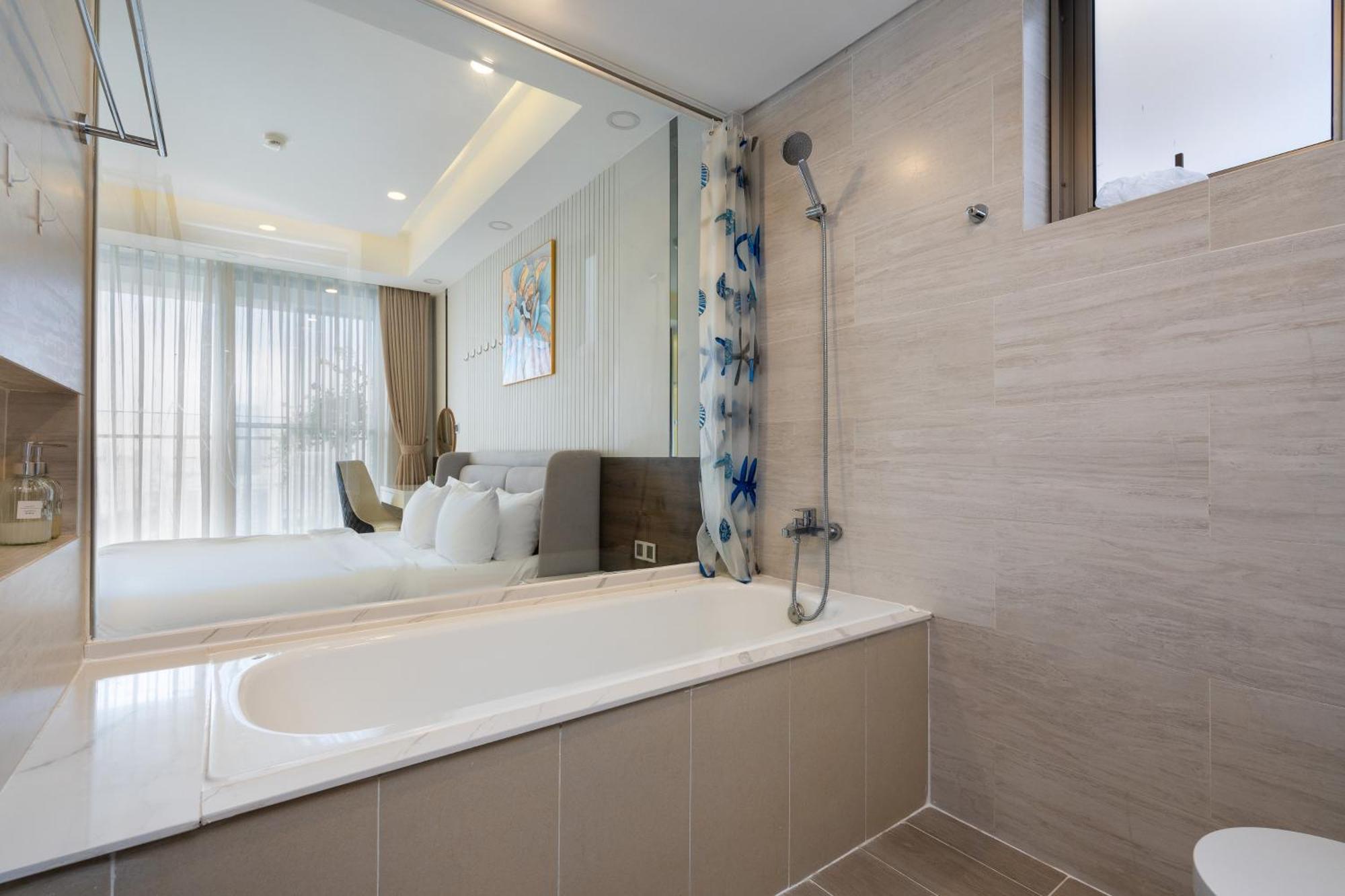 Convinia Luxury The Peak Midtown Aparthotel Ho Chi Minh City Exterior photo